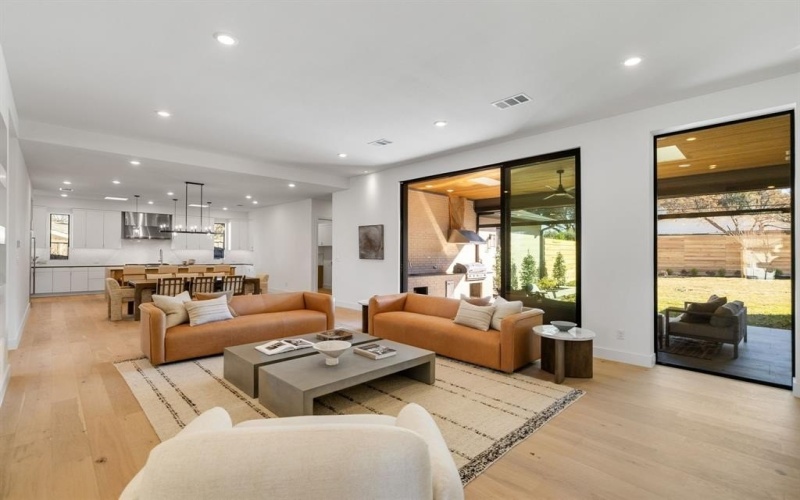 3832 Blue Trace Lane, Farmers Branch, TX 75244, 4 Habitaciones Habitaciones , ,5 BañosBaños,Residential,En Venta,3832 Blue Trace Lane,0,21157244