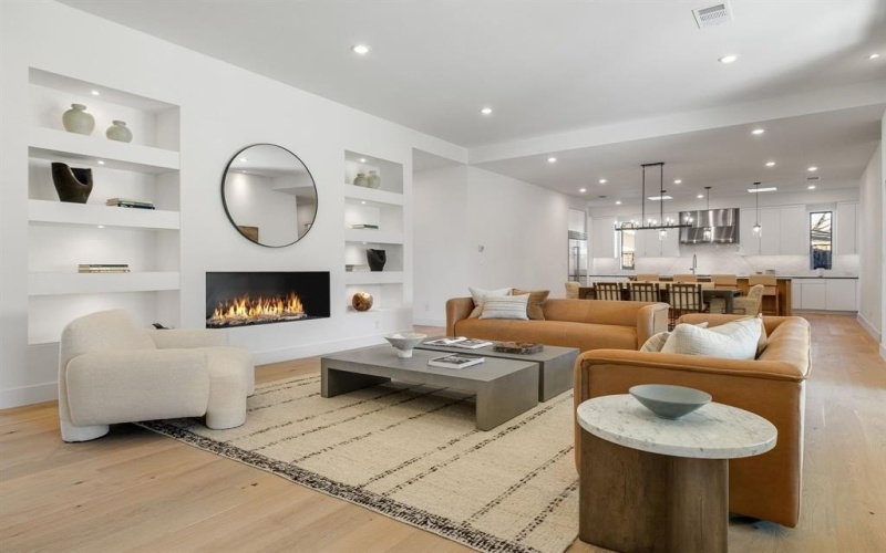 3832 Blue Trace Lane, Farmers Branch, TX 75244, 4 Habitaciones Habitaciones , ,5 BañosBaños,Residential,En Venta,3832 Blue Trace Lane,0,21157244