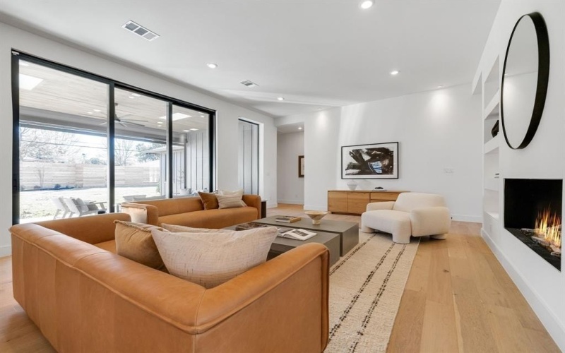 3832 Blue Trace Lane, Farmers Branch, TX 75244, 4 Habitaciones Habitaciones , ,5 BañosBaños,Residential,En Venta,3832 Blue Trace Lane,0,21157244