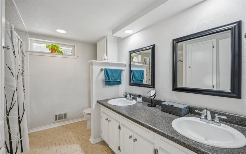 9740 Dartridge Drive, Dallas, TX 75238, 3 Bedrooms Bedrooms, ,2 BathroomsBathrooms,Residential,For Sale,9740 Dartridge Drive,0,21160673