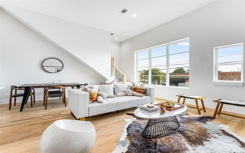 2080 Kelly Avenue #105, Dallas, TX 75215, 2 Habitaciones Habitaciones , ,2 BañosBaños,Residential,En Venta,2080 Kelly Avenue,0,21165083