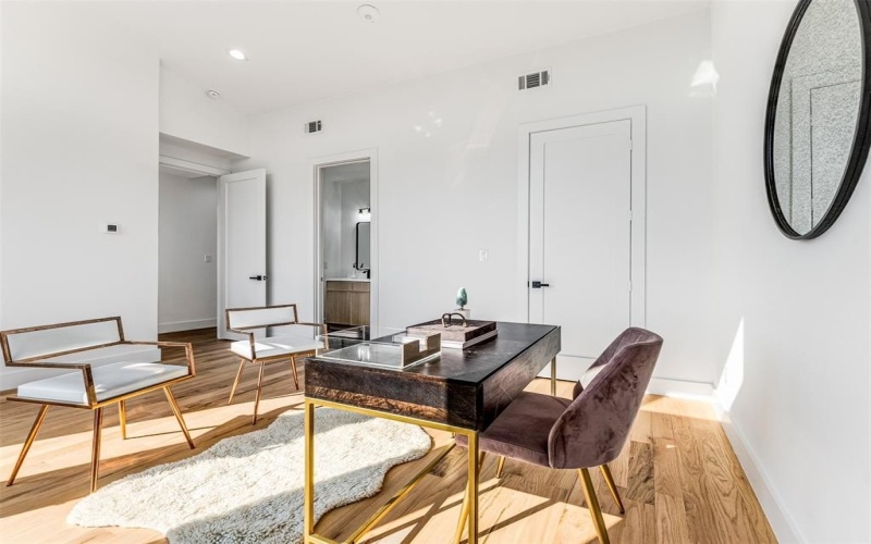 2080 Kelly Avenue #105, Dallas, TX 75215, 2 Habitaciones Habitaciones , ,2 BañosBaños,Residential,En Venta,2080 Kelly Avenue,0,21165083