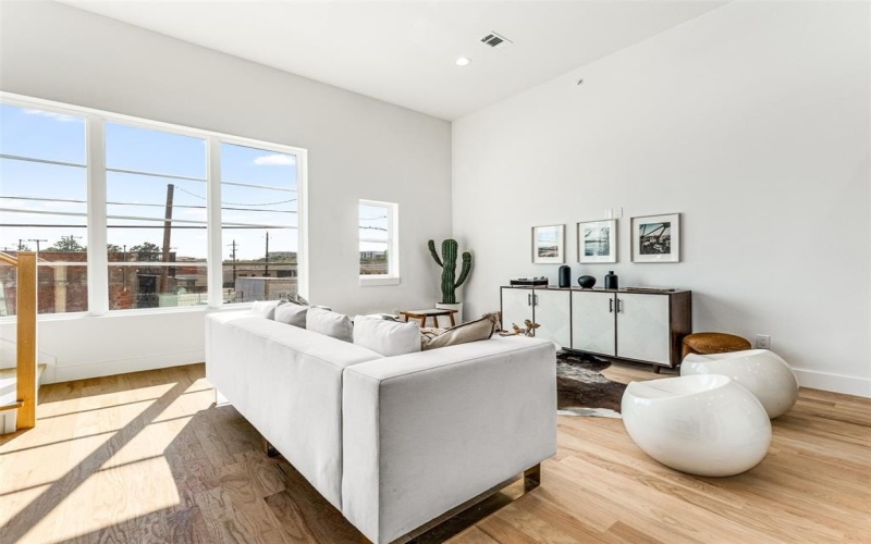 2080 Kelly Avenue #105, Dallas, TX 75215, 2 Habitaciones Habitaciones , ,2 BañosBaños,Residential,En Venta,2080 Kelly Avenue,0,21165083