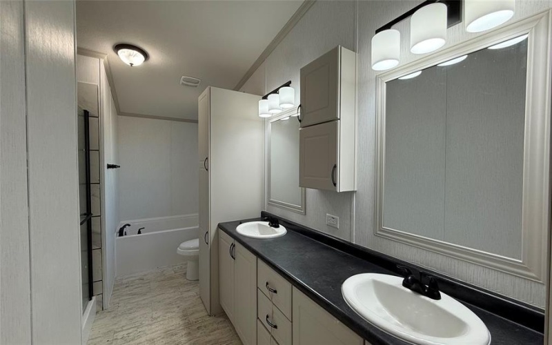 244 Overland Trail, Runaway Bay, TX 76426, 3 Habitaciones Habitaciones , ,2 BañosBaños,Residential,En Venta,244 Overland Trail,0,21165460