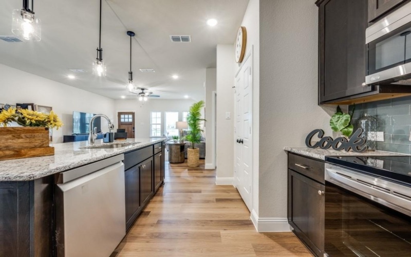 204 Walnut Street, Whitesboro, TX 76273, 3 Bedrooms Bedrooms, ,2 BathroomsBathrooms,Residential,For Sale,204 Walnut Street,0,21165936