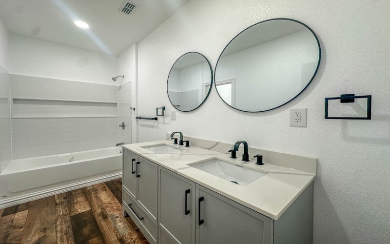 1706 Fox Ln, Brownfield, TX 79316, 3 Bedrooms Bedrooms, ,2 BathroomsBathrooms,Residential,For Sale,1706 Fox Ln,0,165984