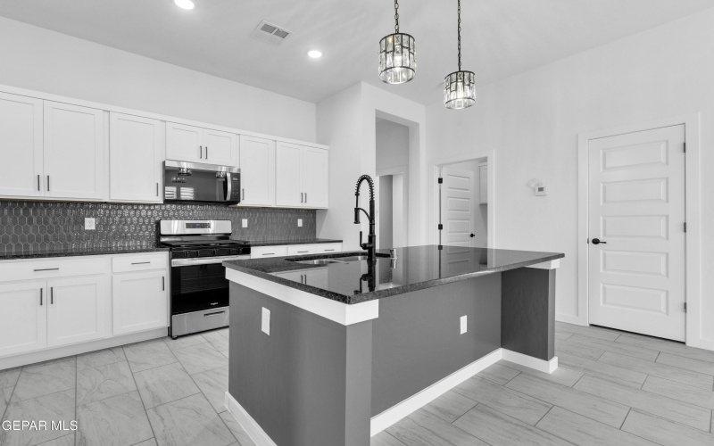 1416 DYLAN Place, El Paso, TX 79928, 4 Habitaciones Habitaciones , ,2 BañosBaños,Residential,En Venta,1416 DYLAN Place,0,937421