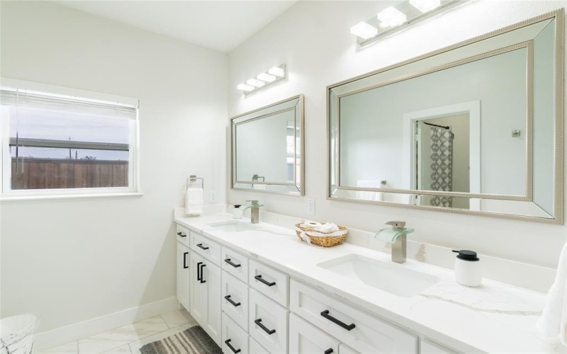 1012 Fm 36 N, Greenville, TX 75401, 4 Habitaciones Habitaciones , ,3 BañosBaños,Residential,En Venta,1012 Fm 36 N,0,21146407