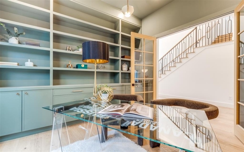 3733 Manana Drive, Dallas, TX 75220, 5 Bedrooms Bedrooms, ,7 BathroomsBathrooms,Residential,For Sale,3733 Manana Drive,0,21161464