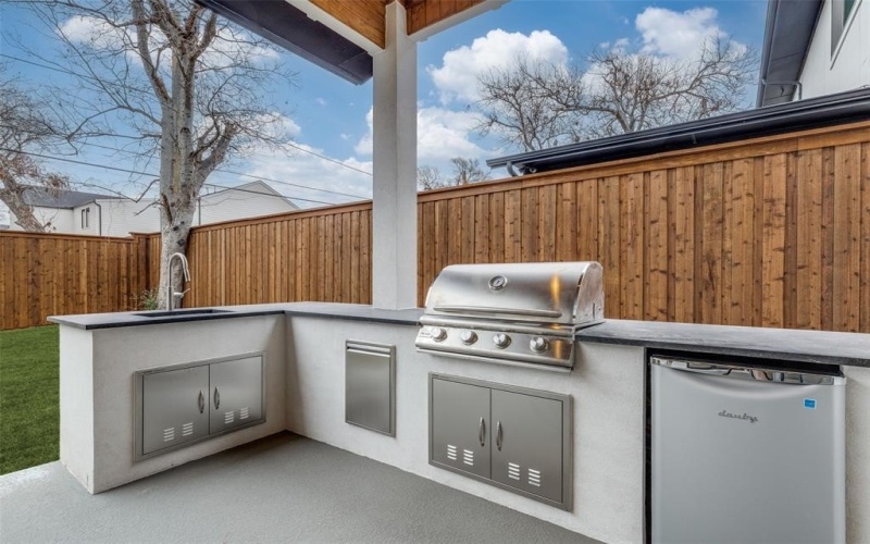 3733 Manana Drive, Dallas, TX 75220, 5 Bedrooms Bedrooms, ,7 BathroomsBathrooms,Residential,For Sale,3733 Manana Drive,0,21161464