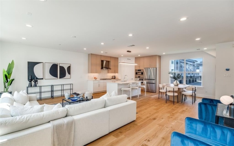 3940 Spring Valley Road #1, Farmers Branch, TX 75001, 2 Habitaciones Habitaciones , ,2 BañosBaños,Residential,En Venta,3940 Spring Valley Road,0,21164720