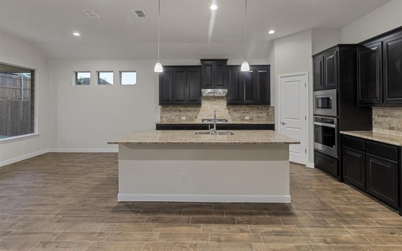 10388 SARASOTA Street, Grand Prairie, TX 76065, 4 Habitaciones Habitaciones , ,2 BañosBaños,Residential,En Venta,10388 SARASOTA Street,0,21166429