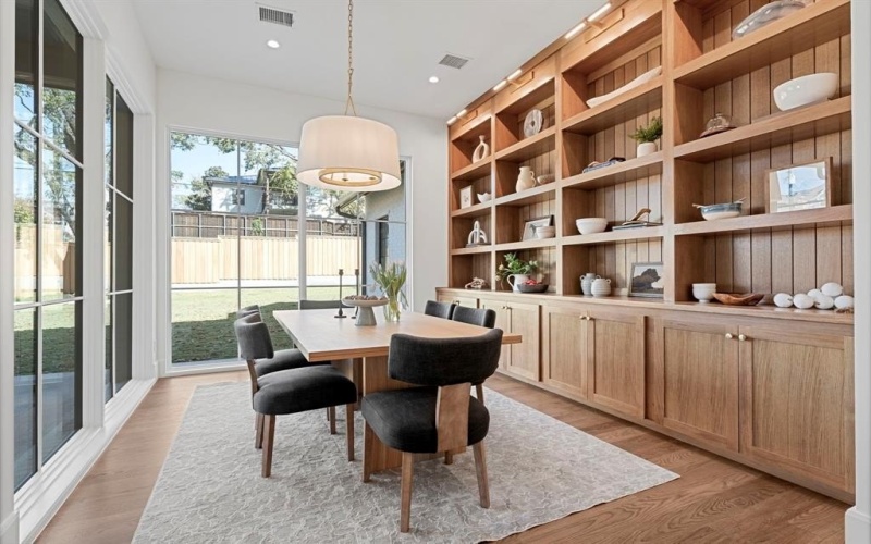 6903 La Vista Drive, Dallas, TX 75214, 5 Bedrooms Bedrooms, ,6 BathroomsBathrooms,Residential,For Sale,6903 La Vista Drive,0,21166644