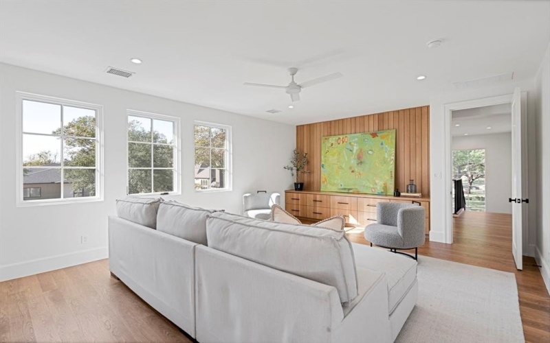 6903 La Vista Drive, Dallas, TX 75214, 5 Bedrooms Bedrooms, ,6 BathroomsBathrooms,Residential,For Sale,6903 La Vista Drive,0,21166644