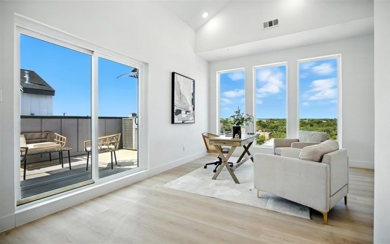 312 N Lancaster Avenue #104, Dallas, TX 75203, 3 Bedrooms Bedrooms, ,3 BathroomsBathrooms,Residential,For Sale,312 N Lancaster Avenue,0,21166945