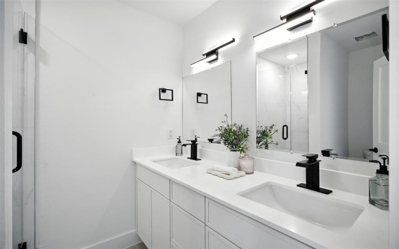 312 N Lancaster Avenue #104, Dallas, TX 75203, 3 Bedrooms Bedrooms, ,3 BathroomsBathrooms,Residential,For Sale,312 N Lancaster Avenue,0,21166945