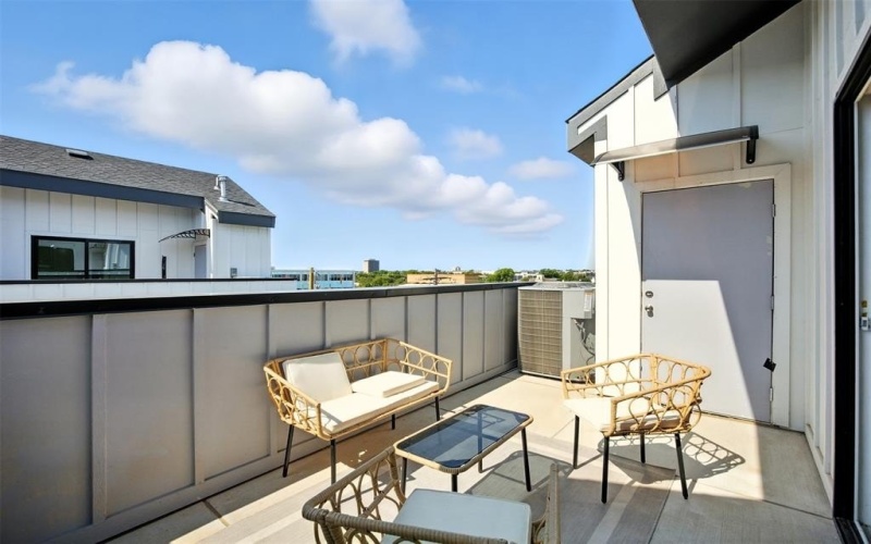 312 N Lancaster Avenue #104, Dallas, TX 75203, 3 Bedrooms Bedrooms, ,3 BathroomsBathrooms,Residential,For Sale,312 N Lancaster Avenue,0,21166945