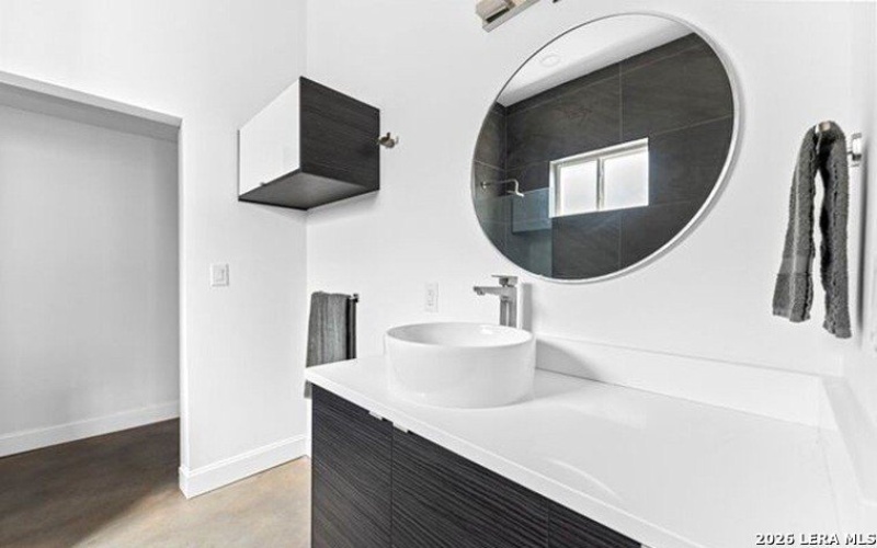 316 Toledo St, San Antonio, TX 78203, ,Residential Multi Family,En Venta,316 Toledo St,0,1937892