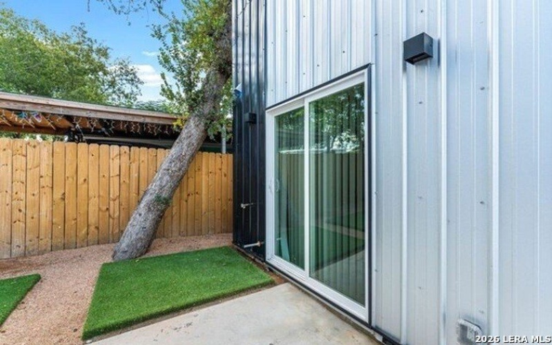 316 Toledo St, San Antonio, TX 78203, ,Residential Multi Family,En Venta,316 Toledo St,0,1937892