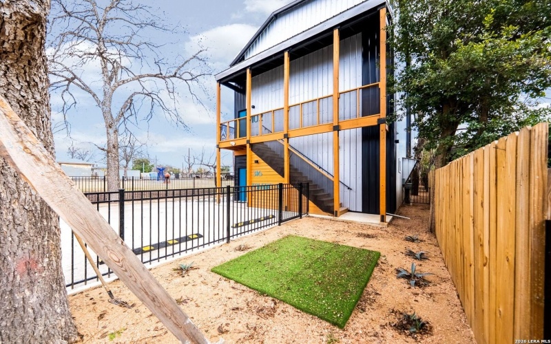 316 Toledo St, San Antonio, TX 78203, ,Residential Multi Family,En Venta,316 Toledo St,0,1937892