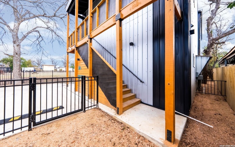 316 Toledo St, San Antonio, TX 78203, ,Residential Multi Family,En Venta,316 Toledo St,0,1937892