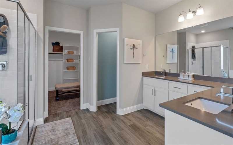 10385 SUNSET SHORE Drive, Grand Prairie, TX 76065, 5 Habitaciones Habitaciones , ,5 BañosBaños,Residential,En Venta,10385 SUNSET SHORE Drive,0,21166708