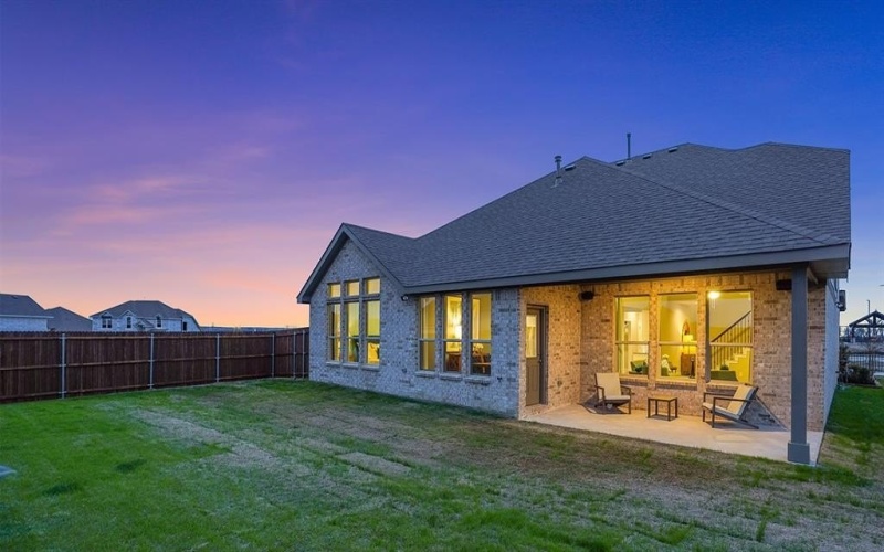 10385 SUNSET SHORE Drive, Grand Prairie, TX 76065, 5 Habitaciones Habitaciones , ,5 BañosBaños,Residential,En Venta,10385 SUNSET SHORE Drive,0,21166708