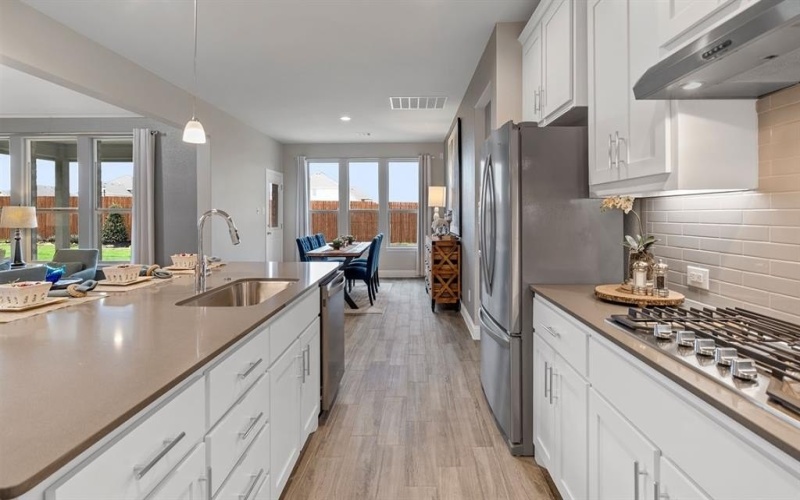 10385 SUNSET SHORE Drive, Grand Prairie, TX 76065, 5 Habitaciones Habitaciones , ,5 BañosBaños,Residential,En Venta,10385 SUNSET SHORE Drive,0,21166708