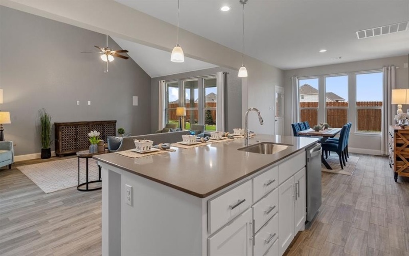 10385 SUNSET SHORE Drive, Grand Prairie, TX 76065, 5 Habitaciones Habitaciones , ,5 BañosBaños,Residential,En Venta,10385 SUNSET SHORE Drive,0,21166708