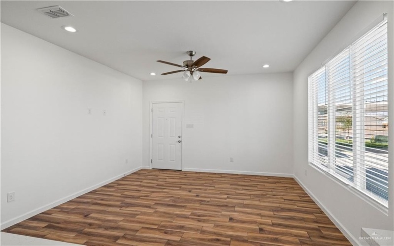 2105 E Viviana Street unit: 1 #1, Edinburg, TX 78542, 2 Habitaciones Habitaciones , ,2 BañosBaños,Residential,En Venta,2105 E Viviana Street unit: 1,0,493711