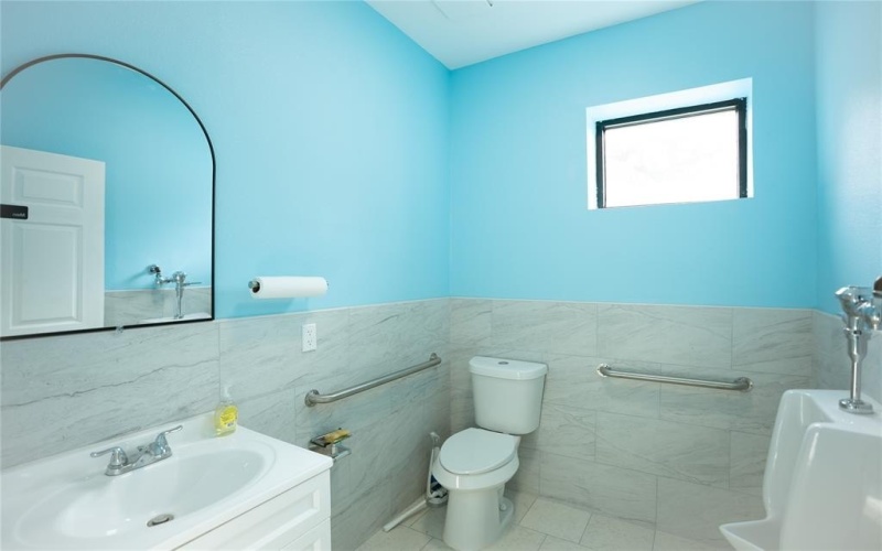 535 W Kennedale Parkway, Kennedale, TX 76060, ,Commercial Sale,For Sale,535 W Kennedale Parkway,0,21167473