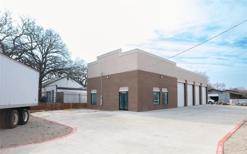 535 W Kennedale Parkway, Kennedale, TX 76060, ,Commercial Sale,For Sale,535 W Kennedale Parkway,0,21167473