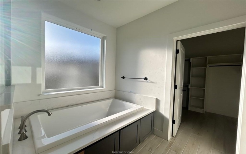 5010 Grayson Way, Bryan, TX 77802, 5 Habitaciones Habitaciones , ,5 BañosBaños,Residential,En Venta,5010 Grayson Way,0,25012759