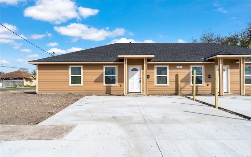 923 Craig Street, Corpus Christi, TX 78404, 6 Bedrooms Bedrooms, ,5 BathroomsBathrooms,Residential Multi Family,For Sale,923 Craig Street,0,470951