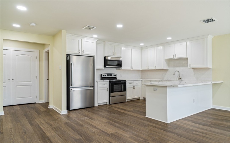 923 Craig Street, Corpus Christi, TX 78404, 6 Bedrooms Bedrooms, ,5 BathroomsBathrooms,Residential Multi Family,For Sale,923 Craig Street,0,470951