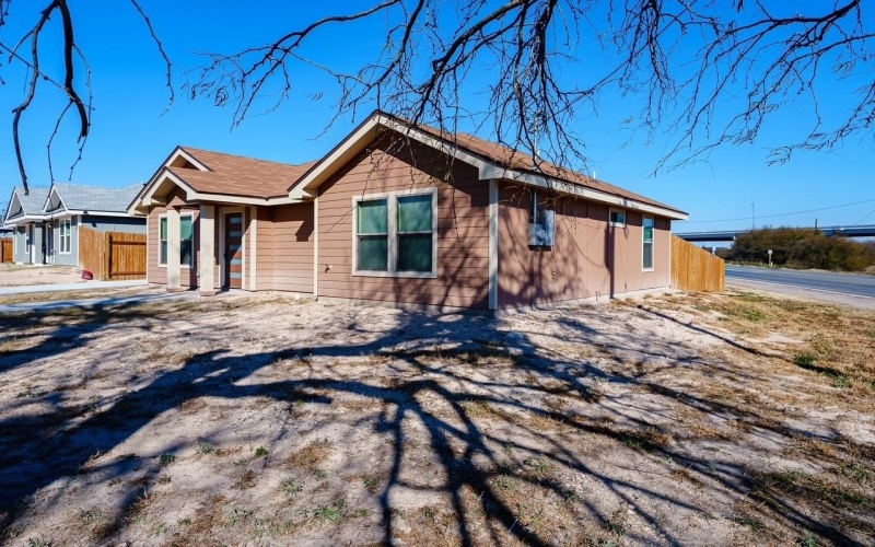 101 San Juan, Del Rio, TX 78840, 3 Bedrooms Bedrooms, ,2 BathroomsBathrooms,Residential,For Sale,101 San Juan,0,208115