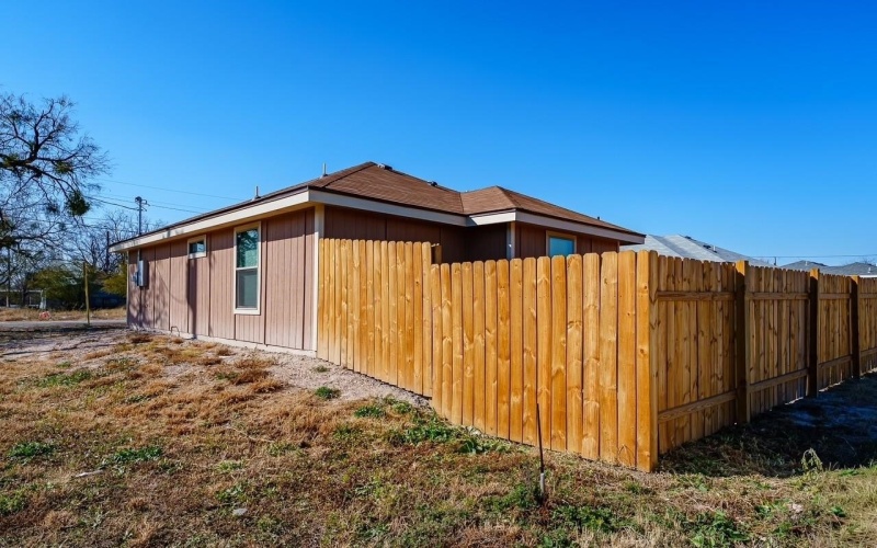 101 San Juan, Del Rio, TX 78840, 3 Bedrooms Bedrooms, ,2 BathroomsBathrooms,Residential,For Sale,101 San Juan,0,208115