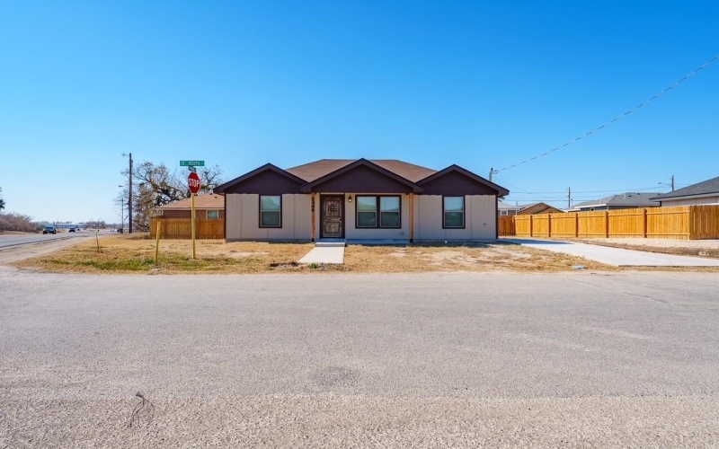 1246 Leonel Martinez, Del Rio, TX 78840, 3 Habitaciones Habitaciones , ,2 BañosBaños,Residential,En Venta,1246 Leonel Martinez,0,208118