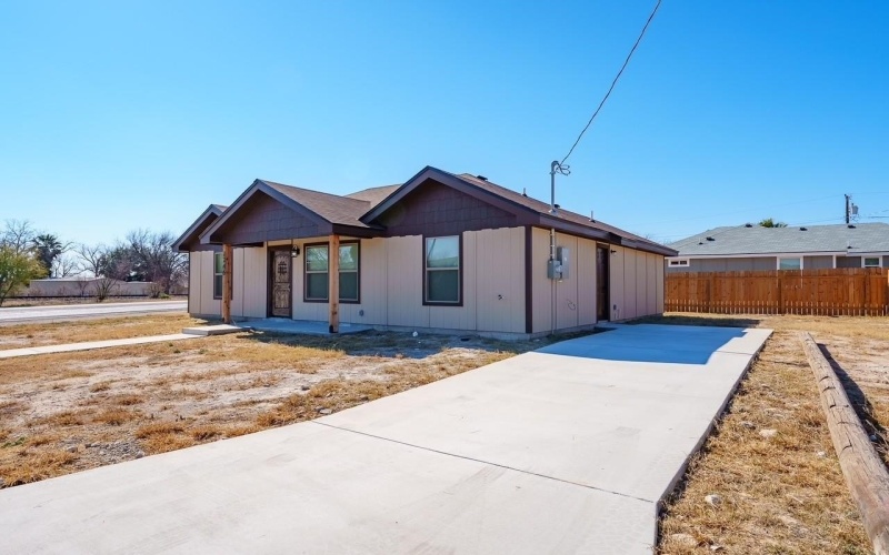 1246 Leonel Martinez, Del Rio, TX 78840, 3 Habitaciones Habitaciones , ,2 BañosBaños,Residential,En Venta,1246 Leonel Martinez,0,208118