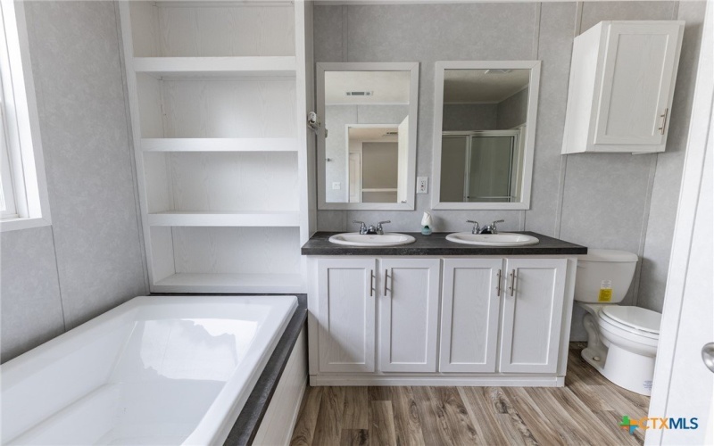 117 Royal, Taylor, TX 76574, 3 Bedrooms Bedrooms, ,2 BathroomsBathrooms,Residential,For Sale,117 Royal,0,603405