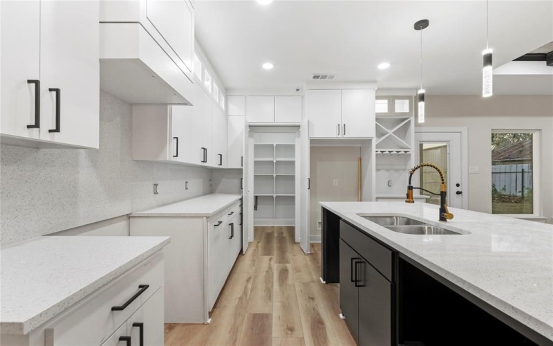 1420 Morrell Avenue, Dallas, TX 75203, 4 Bedrooms Bedrooms, ,2 BathroomsBathrooms,Residential,For Sale,1420 Morrell Avenue,0,21161316