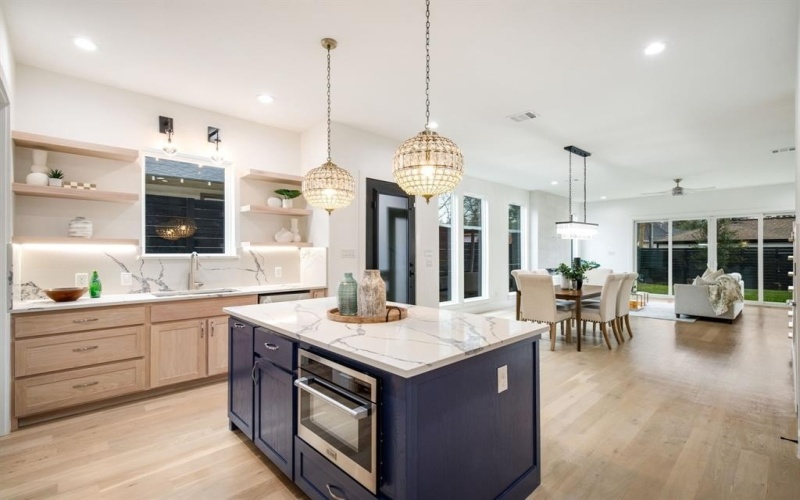 807 S Glasgow Drive, Dallas, TX 75223, 3 Habitaciones Habitaciones , ,2 BañosBaños,Residential Multi Family,En Venta,807 S Glasgow Drive,0,21164836