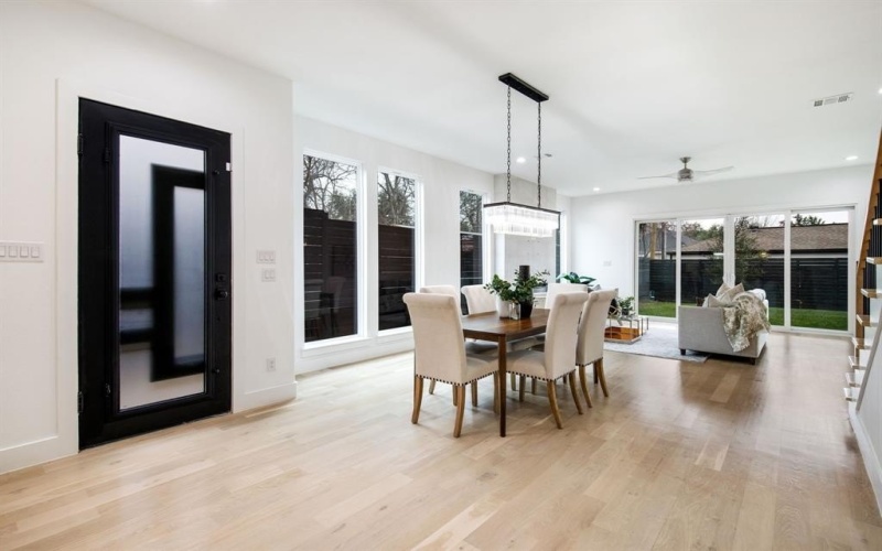 807 S Glasgow Drive, Dallas, TX 75223, 3 Habitaciones Habitaciones , ,2 BañosBaños,Residential Multi Family,En Venta,807 S Glasgow Drive,0,21164836