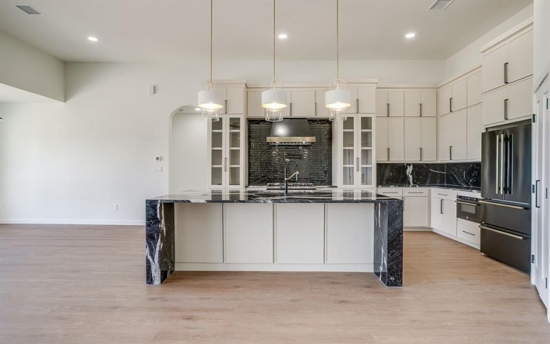 208 N Mountain Ridge, Cresson, TX 76035, 4 Habitaciones Habitaciones , ,5 BañosBaños,Residential,En Venta,208 N Mountain Ridge,0,21167024