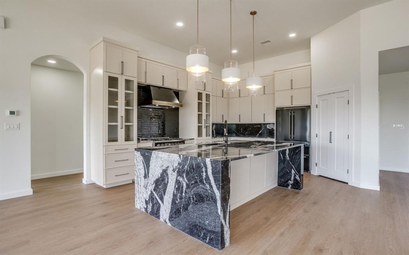 208 N Mountain Ridge, Cresson, TX 76035, 4 Habitaciones Habitaciones , ,5 BañosBaños,Residential,En Venta,208 N Mountain Ridge,0,21167024