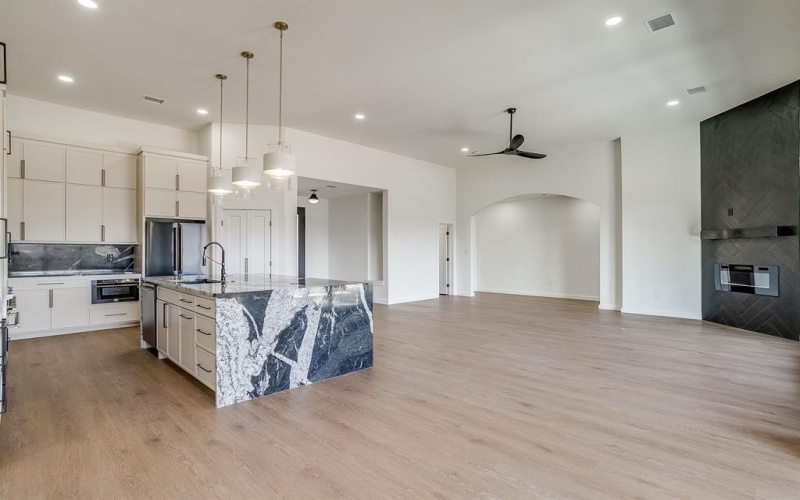 208 N Mountain Ridge, Cresson, TX 76035, 4 Habitaciones Habitaciones , ,5 BañosBaños,Residential,En Venta,208 N Mountain Ridge,0,21167024