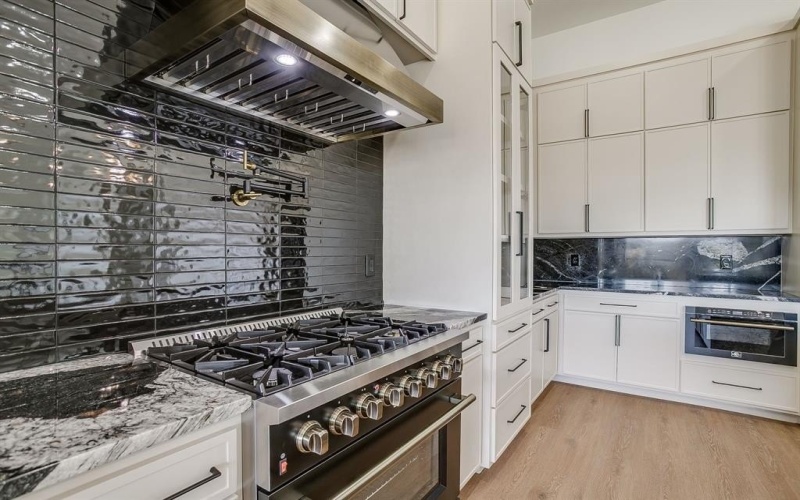 208 N Mountain Ridge, Cresson, TX 76035, 4 Habitaciones Habitaciones , ,5 BañosBaños,Residential,En Venta,208 N Mountain Ridge,0,21167024