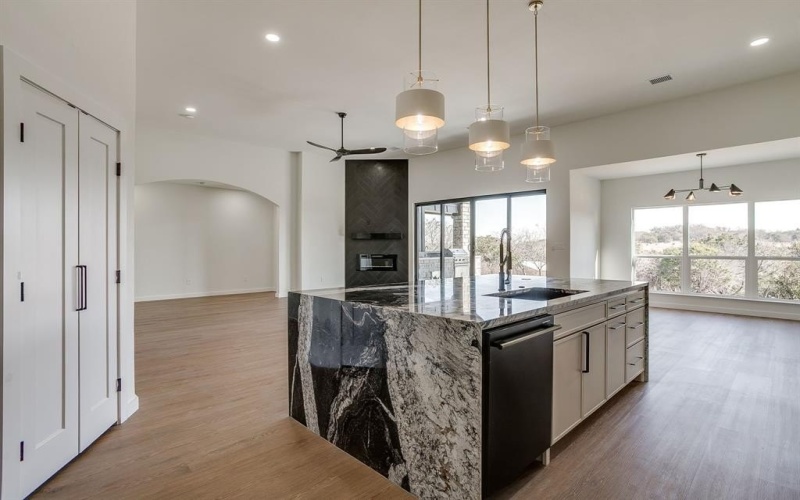 208 N Mountain Ridge, Cresson, TX 76035, 4 Habitaciones Habitaciones , ,5 BañosBaños,Residential,En Venta,208 N Mountain Ridge,0,21167024