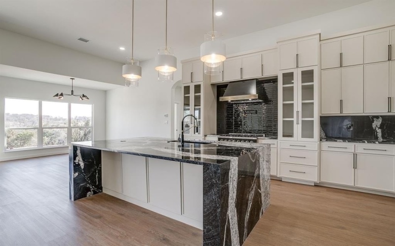 208 N Mountain Ridge, Cresson, TX 76035, 4 Habitaciones Habitaciones , ,5 BañosBaños,Residential,En Venta,208 N Mountain Ridge,0,21167024