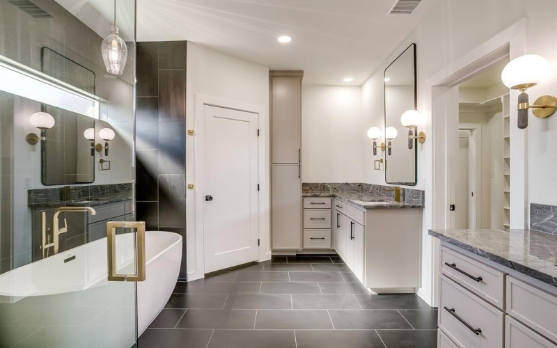 208 N Mountain Ridge, Cresson, TX 76035, 4 Habitaciones Habitaciones , ,5 BañosBaños,Residential,En Venta,208 N Mountain Ridge,0,21167024